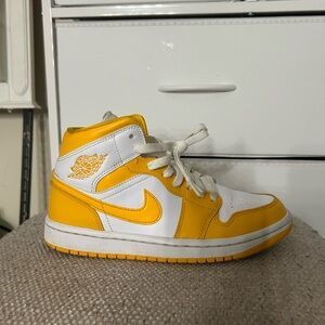 WMNS AIR JORDAN 1 MID